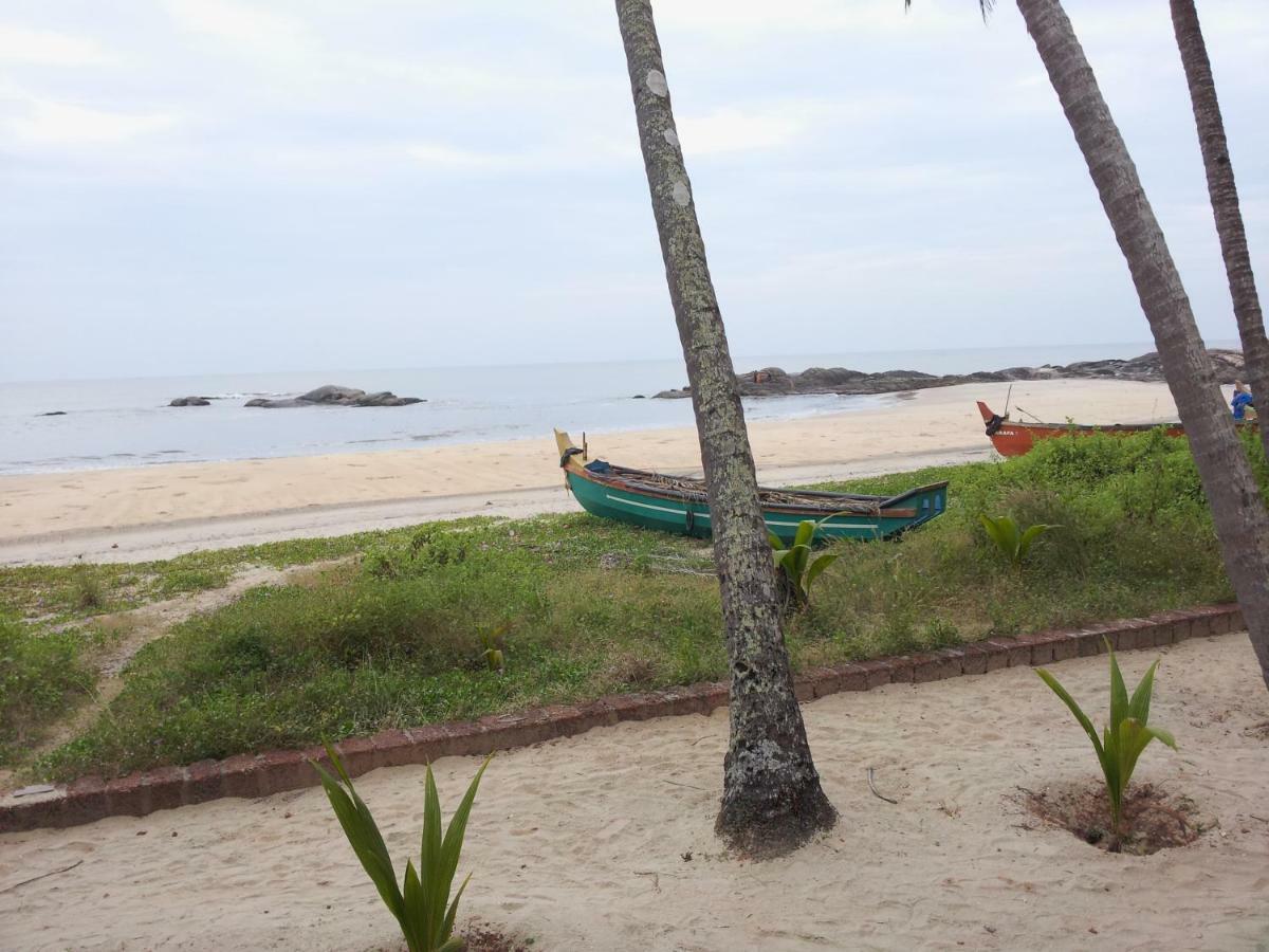 Chera Rocks Beach House Hotel Thottada Buitenkant foto